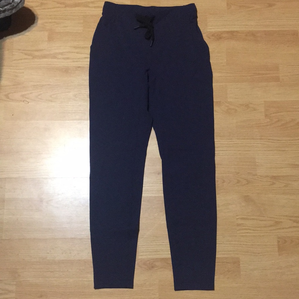 Lululemon Midnight Navy Joggers Size 4 NWOT